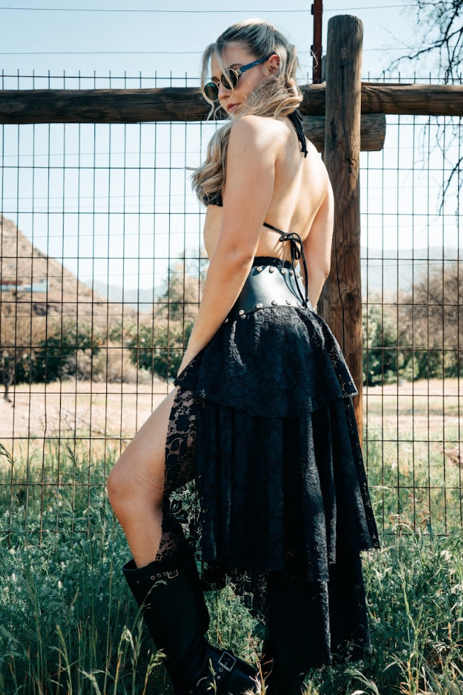 Falda vuelos encaje by Cate Ceccarelli