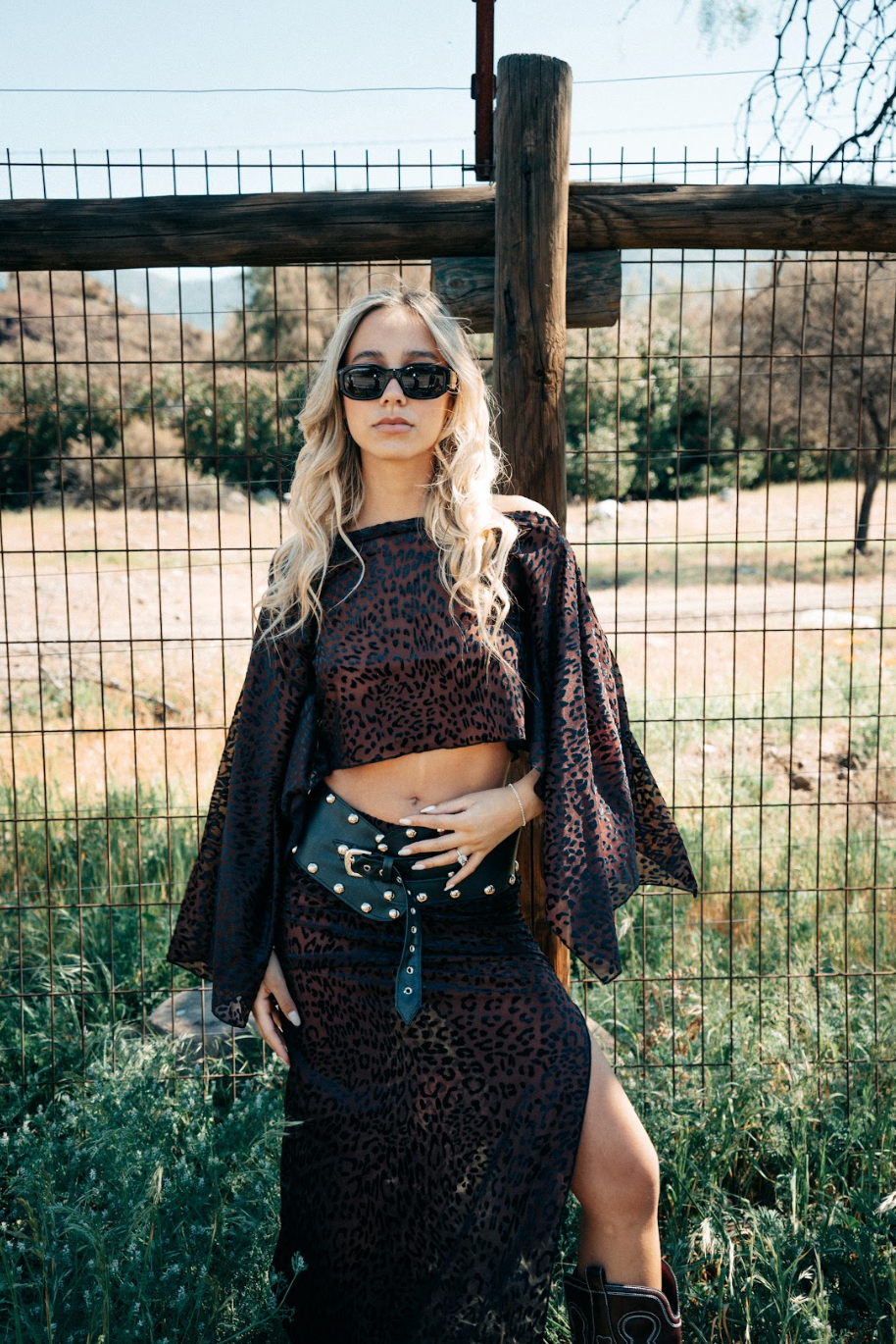 Top capa animal print malla by Cate Ceccarelli
