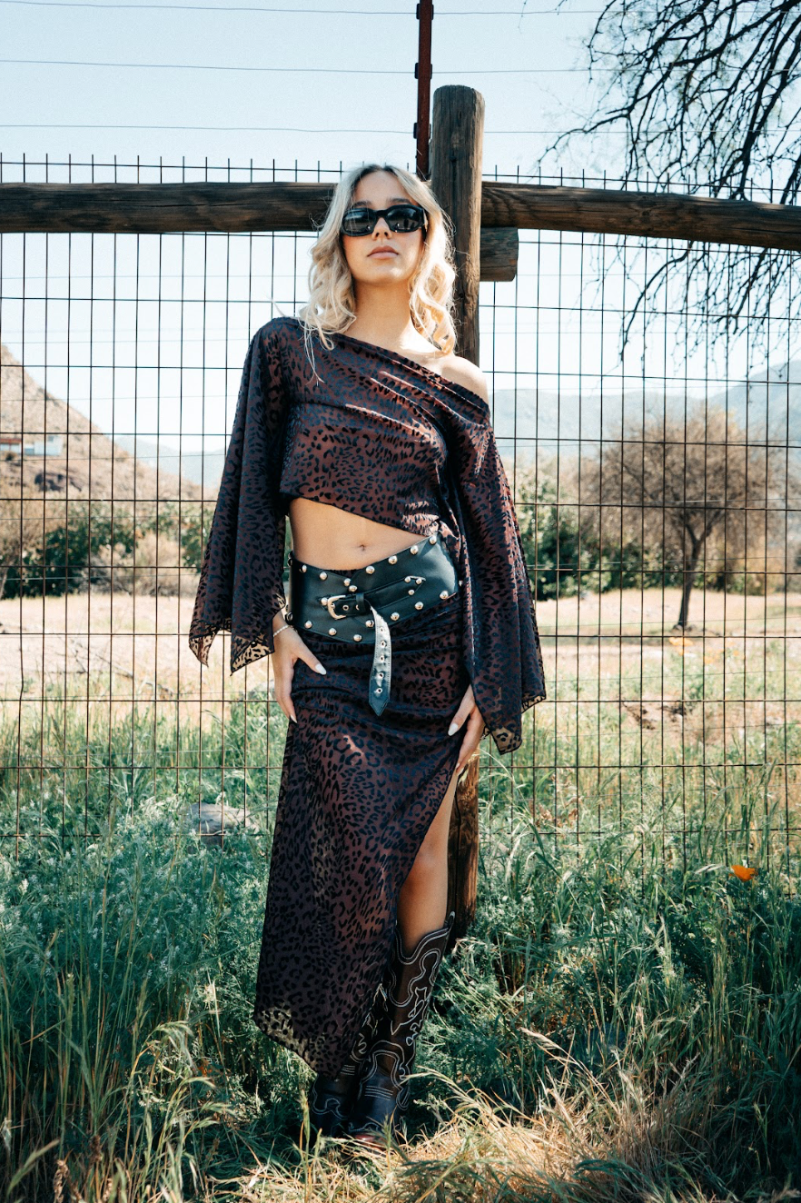 Top capa animal print malla by Cate Ceccarelli