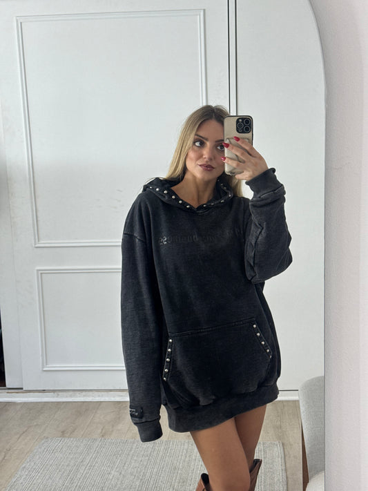 Hoodie gastado by Cate Ceccarelli